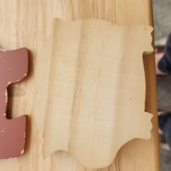 2 -- WOODEN CARVED 🐖 PIGS WALL HANGING. - Picture 3 of 7